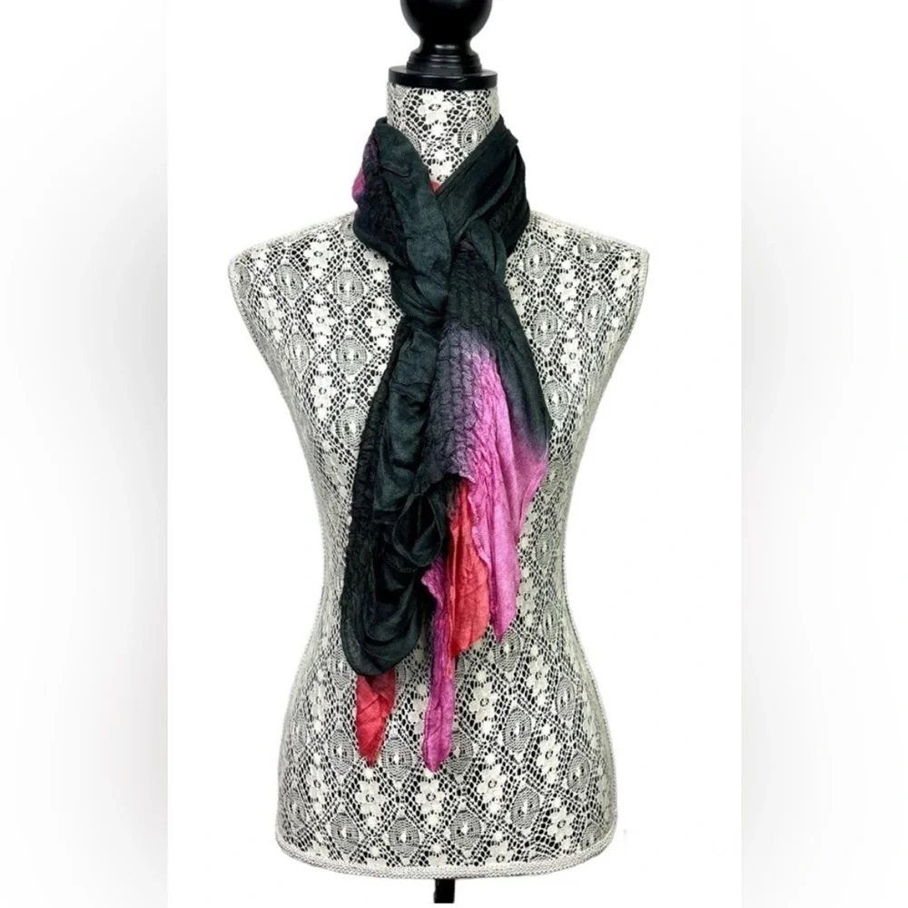 Gena Accessories dip dyed ruched shawl - Size: OS